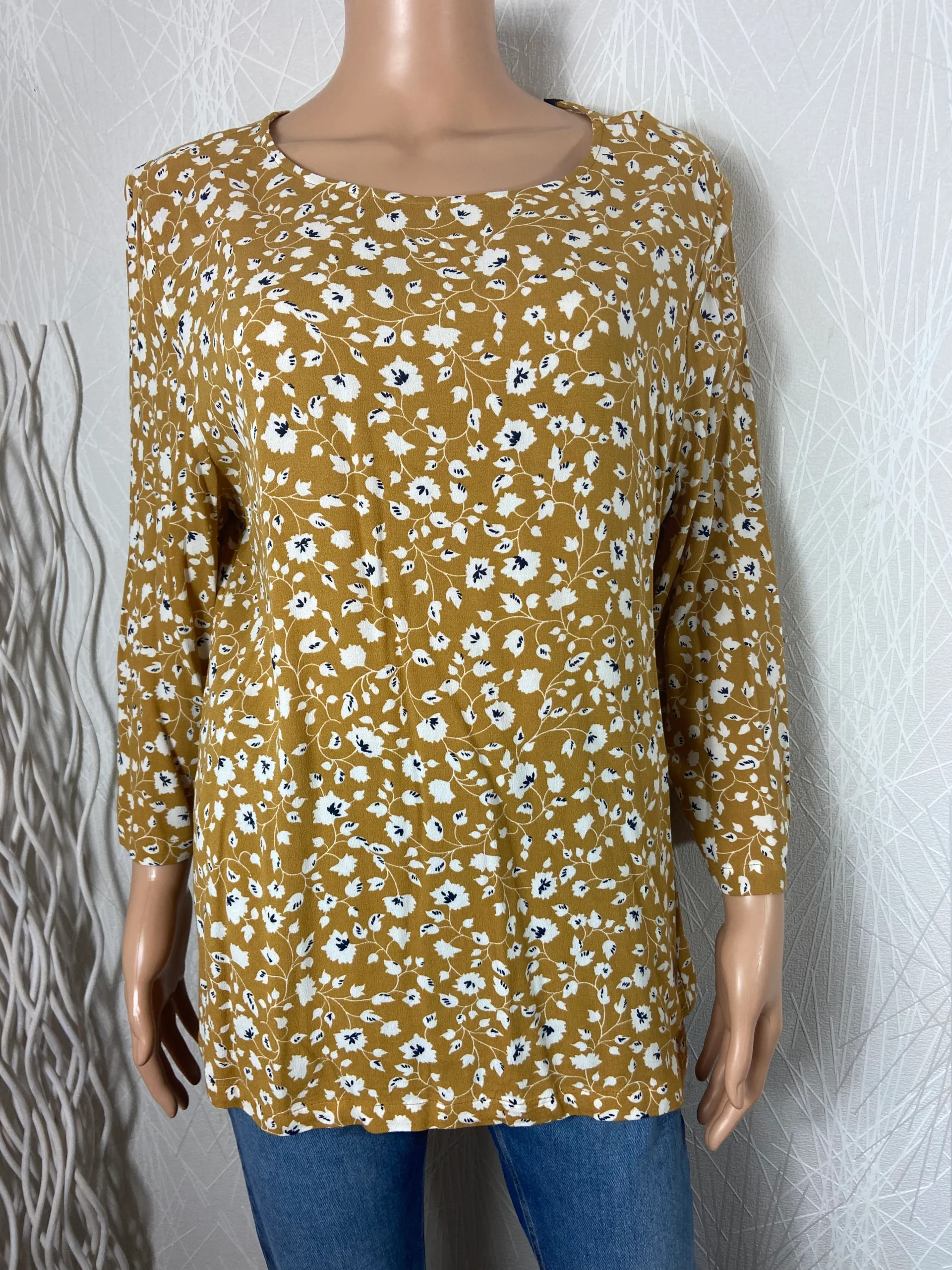 Blouse tissu crêpe orangé coupe classique droite motifs floraux Peppercorn