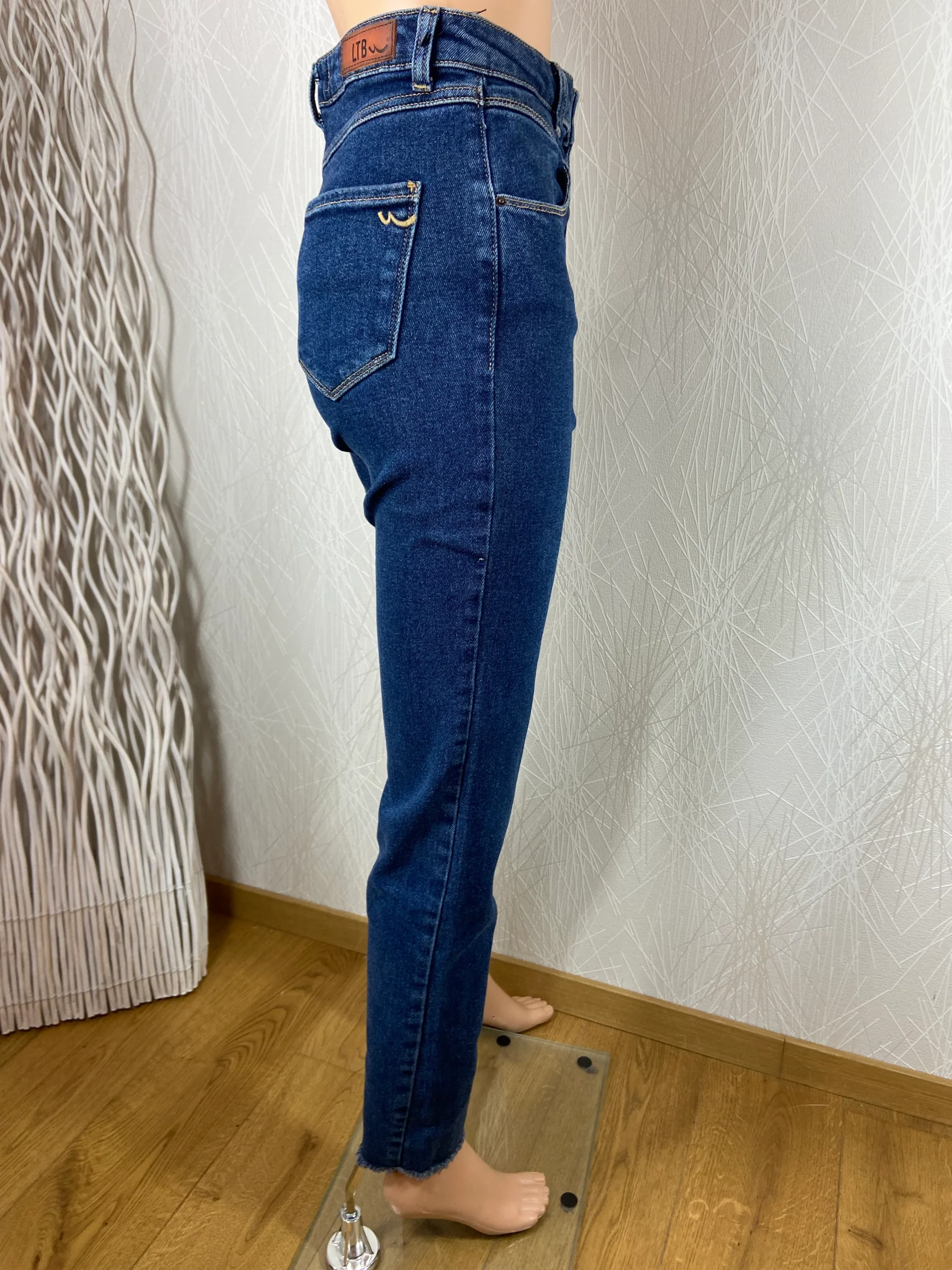 Jeans haut de gamme blue denim coupe slim mom LTB – Image 3