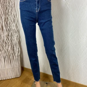 Jeans haut de gamme blue denim coupe slim mom LTB