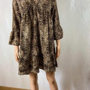 Robe ample légère léopard col V manches 3/4 volant plis Deva Moda