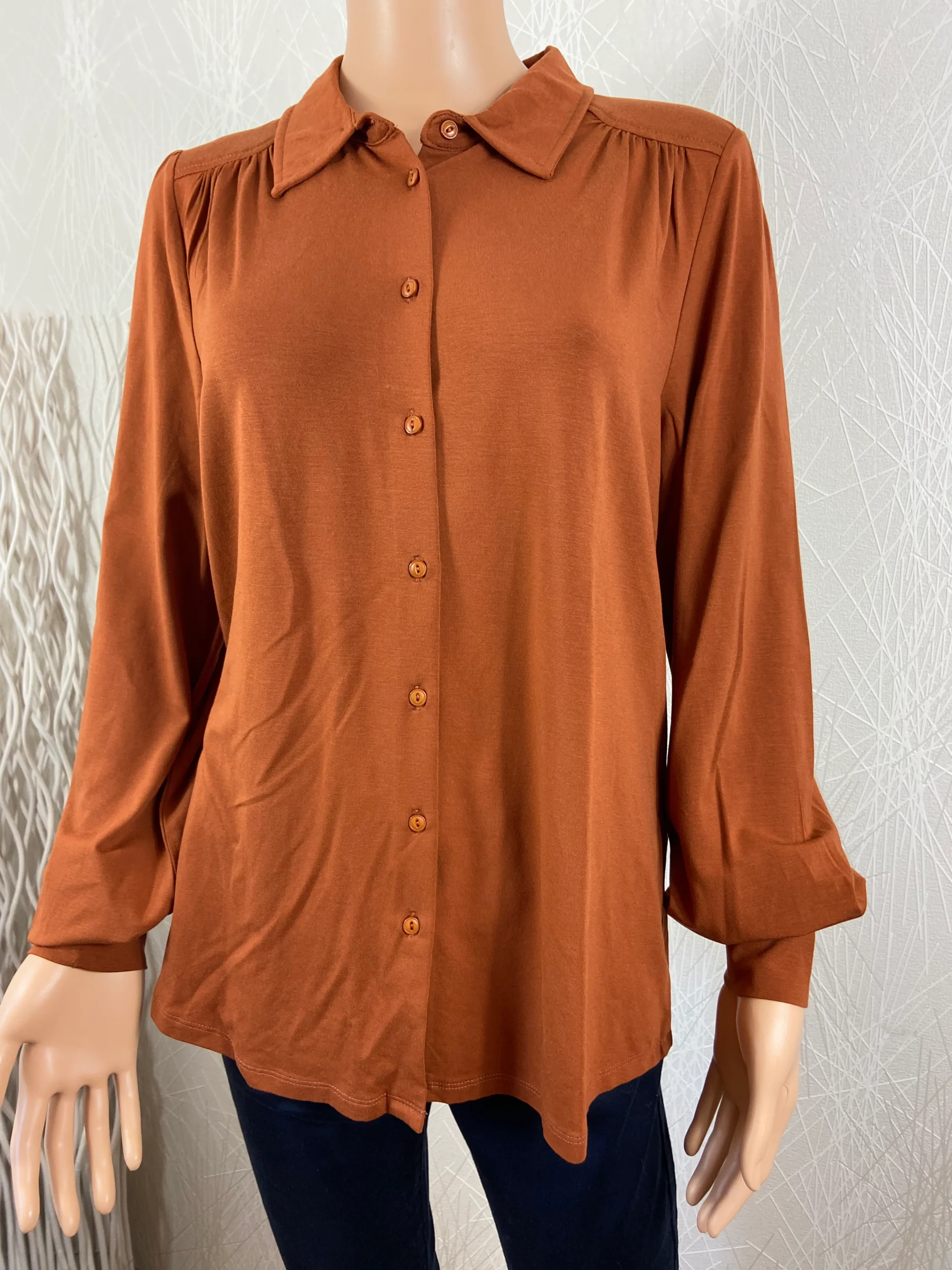 Blouse boutons jeux de plis brun orangé modèle Carina Ecovero Light King Louie