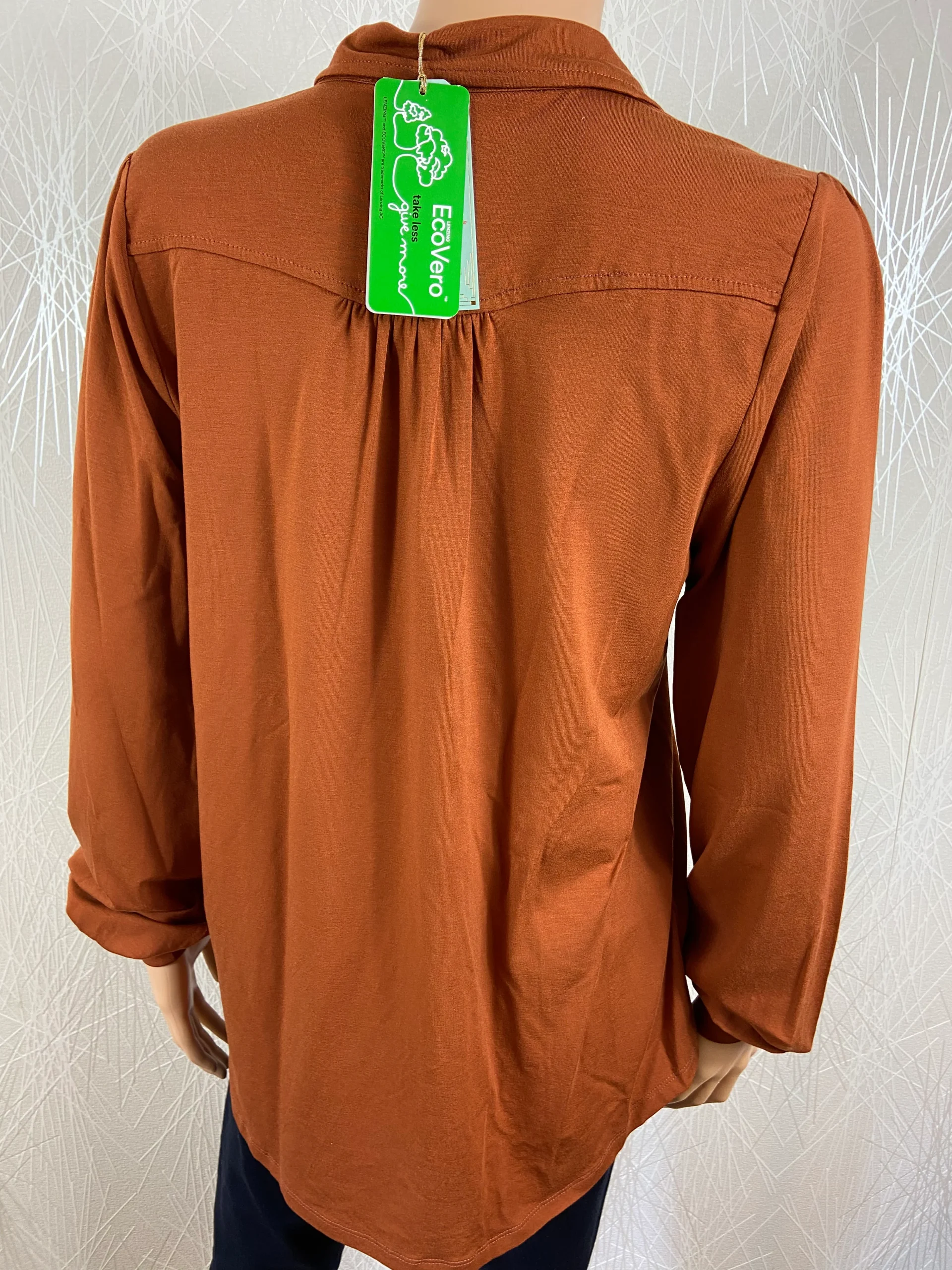 Blouse boutons jeux de plis brun orangé modèle Carina Ecovero Light King Louie – Image 5