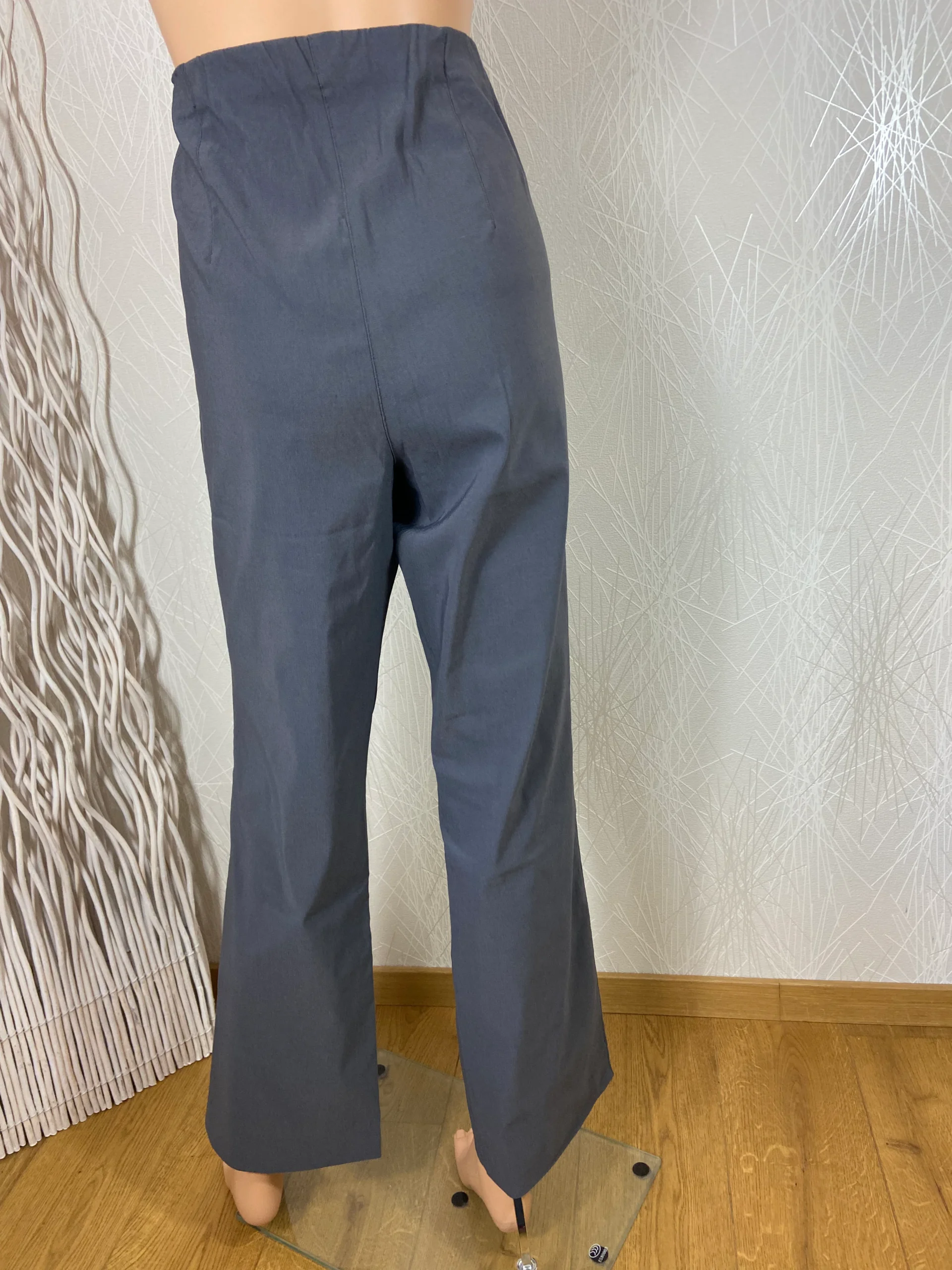 Pantalon léger gris stretch taille mi-haute élastique coupe droite Ulla Popken – Image 5